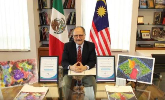 卡罗斯通过面子书贴文，宣布2名大马儿童在第24届墨西哥儿童绘画比赛中赢得荣誉嘉许。（图取自墨西哥驻大马使馆面子书）