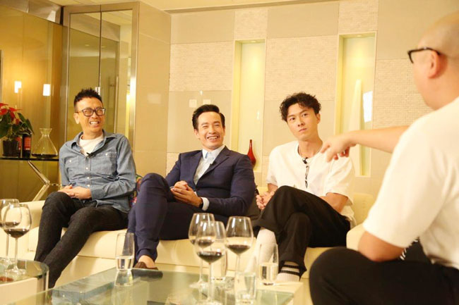 郑丹瑞（左起）、陈豪和王浩信接受节目访问。