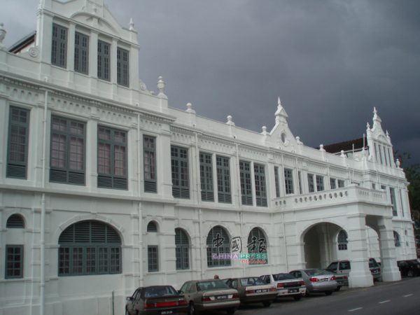 1883年建成的太平博物馆，是全马最古老的博物馆，对面就是历史悠久的太平监狱，中小学课本上的部分马来西亚国家历史，可以走入这座建筑物遗迹中窥探一二。