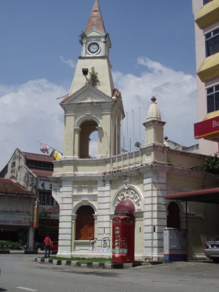 经过翻新的古旧钟楼，是旅客谘询中心，也是太平市中心非常显眼的地标。