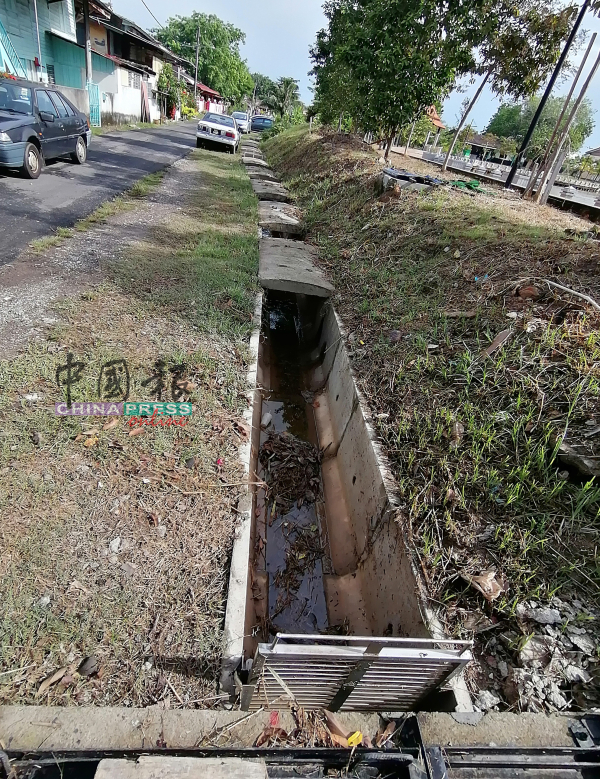 三芭弄的沟渠一旦排水不及，就会淹至附近住家。