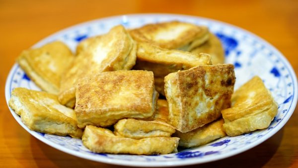 虽然煎过或炸过的豆腐比较耐放，但是豆腐中的营养也会大量流失。