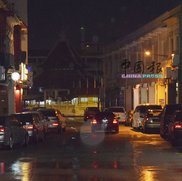 《中国报》记者到甘榜于汝查证后，发现并没淹水。