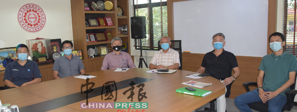 黄志勤（右起）、曾年梁、苏德招、林国安、刘金裕及廖俊雄，呼吁政府重新检讨2021年度财政预算案。