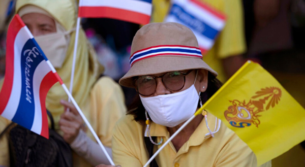 泰国有超过10万民联署修宪草案。