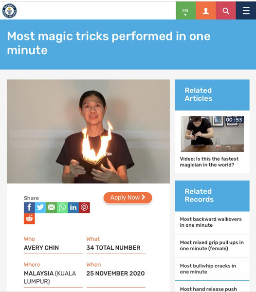 曾玉良以1分钟完成34套魔术，创下健力士世界纪录。