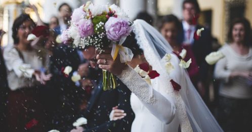 奇葩准新娘  祭“摄影大赛” 省婚照钱