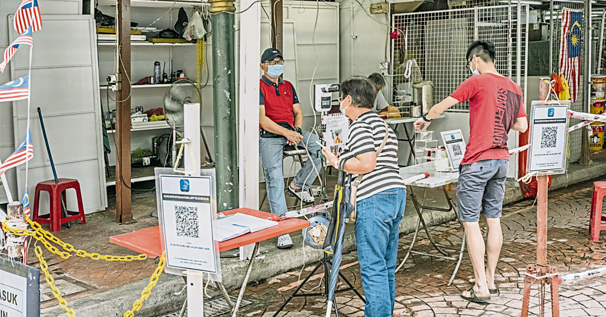 经济学家认为,政府当务之急是提振消费信心,打造让国人能