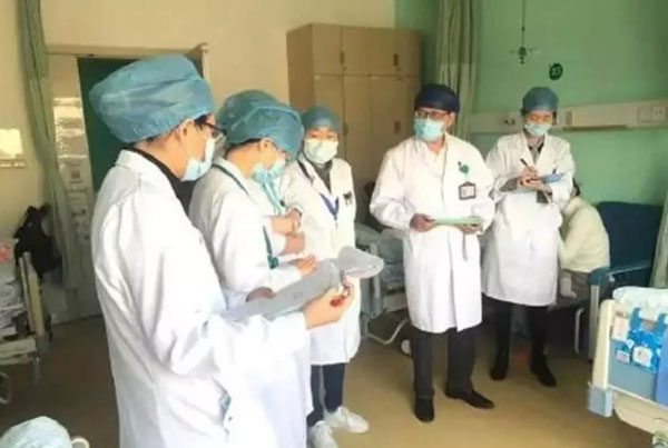福建一名9岁女童向家人表示“看见死去的人”，家人以为她撞邪，女童到上海儿童医院就医，才发现是患罕见脑炎。