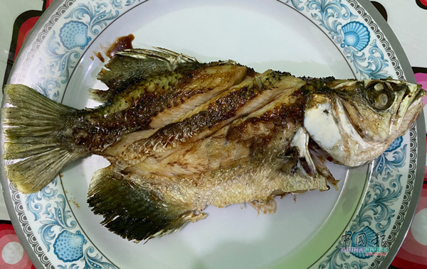 干煎射水鱼是一道美味佳肴。