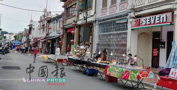 疫情与有条件行动管制令，严重影响鸡场街夜市小贩生意。