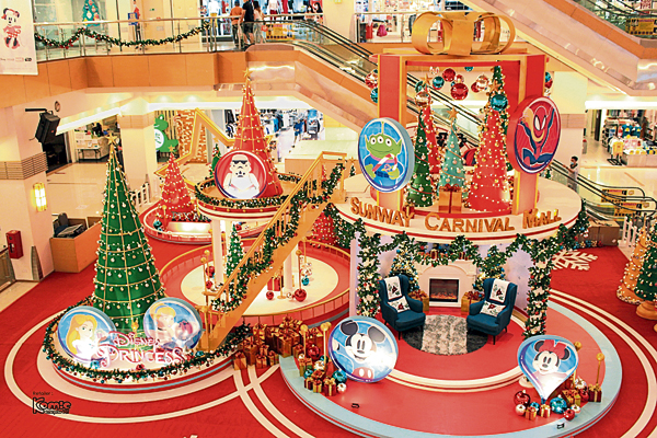 闪闪发亮的迪士尼主题的圣诞活动，更添欢乐。