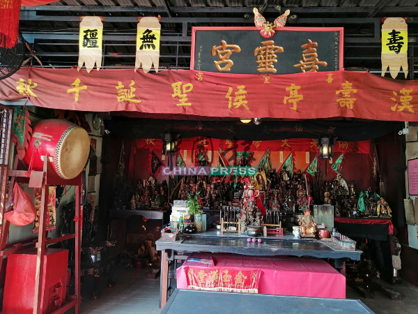 喜灵宫关帝庙在12月内二度进贼，所幸庙方已有防范，每天都收走大多数的香油钱。