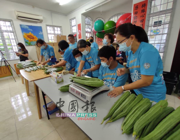 庇护就业工场为19岁以上的特殊孩子提供培训及工作机会。