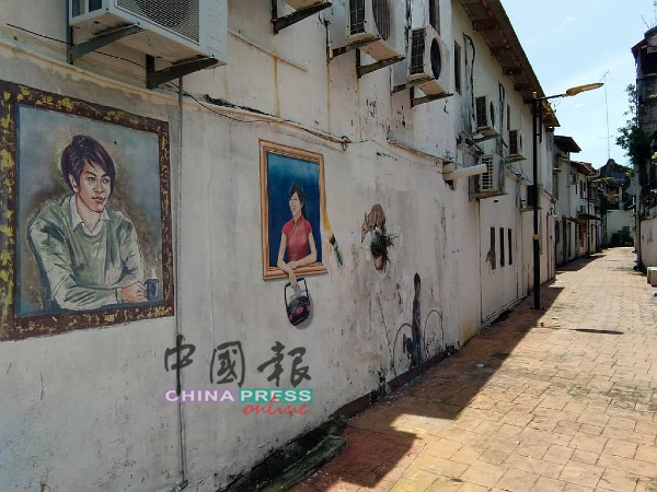 老街后巷的壁画彰显出艺术格调，也是吸引游客打卡的地点之一。