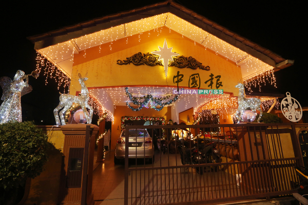 耀眼的灯光布置，是葡萄牙村的圣诞节特色。