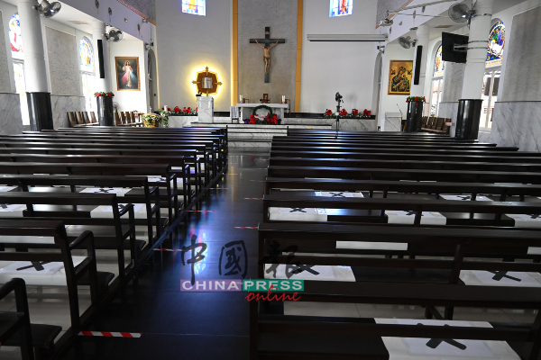 圣德肋撒天主堂今年低调庆祝圣诞节，教堂内的布置也简约。