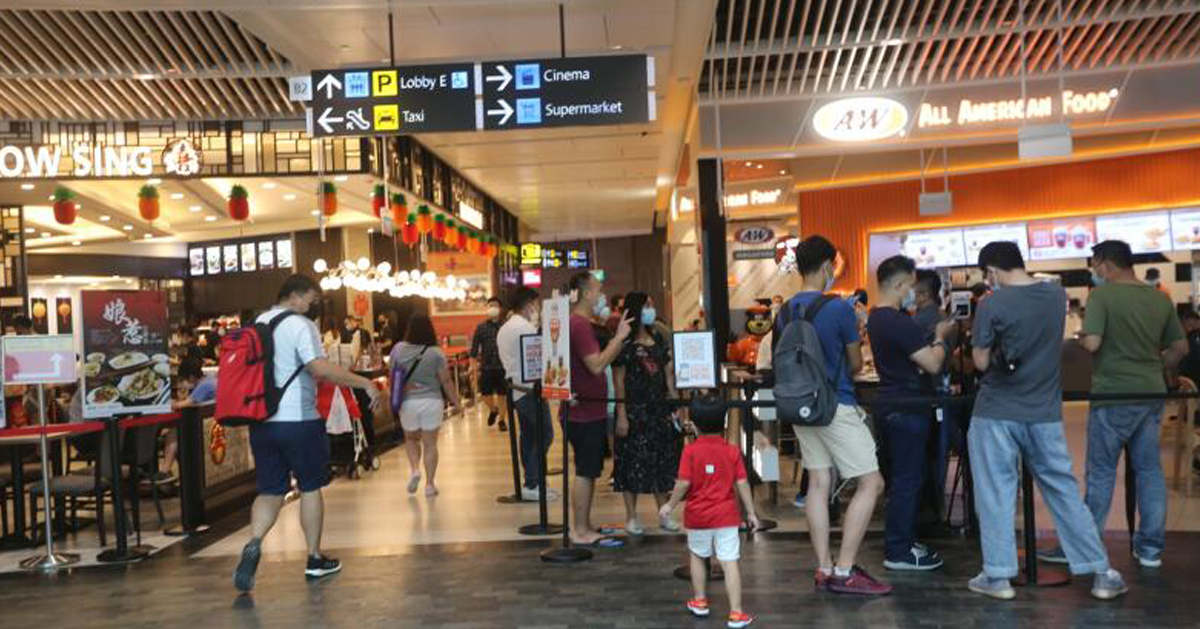 邻近的星耀樟宜并没受到樟宜机场皇冠假日酒店出现冠病病例的影响。
