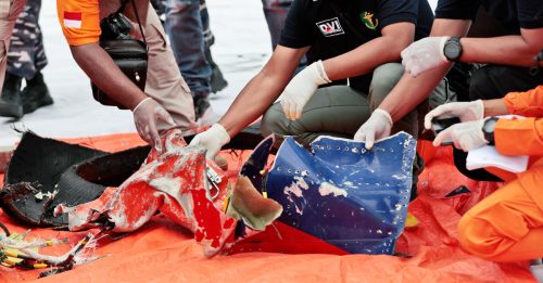 ◤印尼空难◢ 坠机寻获罹难者遗体 媒体称乘客多为印尼华人