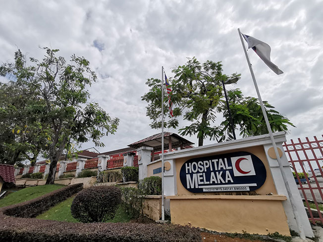 甲州政府宣布，马六甲中央医院床位爆满，所有新冠肺炎确诊病患将送往MAEPS（档案照）。