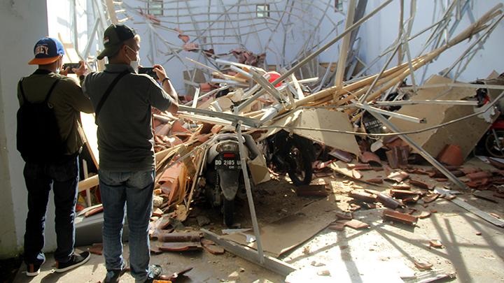 西苏拉威西省马杰内县周四曾发生5.9级地震，也已造成马穆朱县损毁情况。