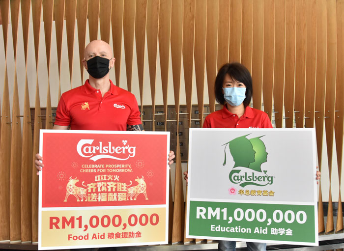 马来西亚Carlsberg集团履行企业社会责任，发起两项倡议以拨出总共200万令吉善款。左起为葛利尼及企业事务总监赖姳竹。