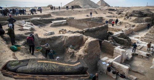 埃及重大发现！ 2500年前50多具石棺出土