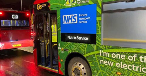 ◤英国新冠变种◢伦敦疫情严峻 巴士当救护车