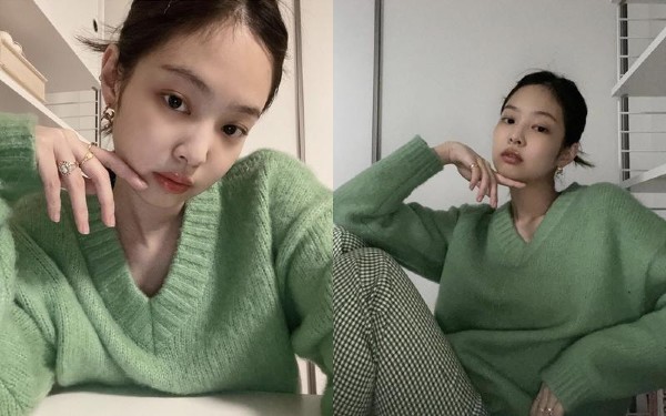 Jennie 选穿绿色毛衣看起来超有生气。