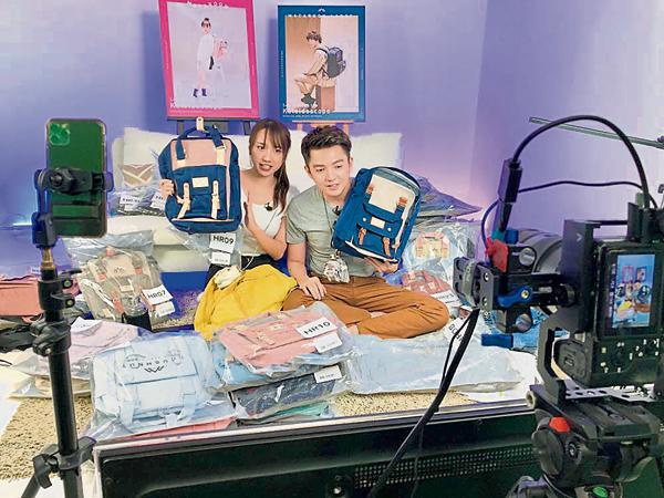 朱浩仁在2小时的直播中，一共售出150个背包，超越品牌合作方的期望与销售目标。