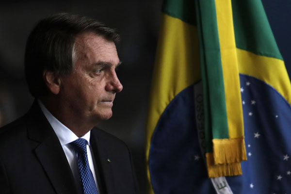 巴西总统博尔索纳罗本月19日现身当地司法部。（美联社）