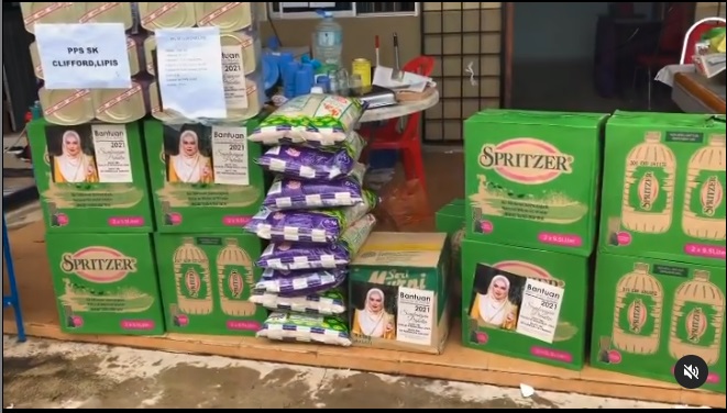 西蒂诺哈丽查捐赠物资到多个地区的临时疏散中心。
