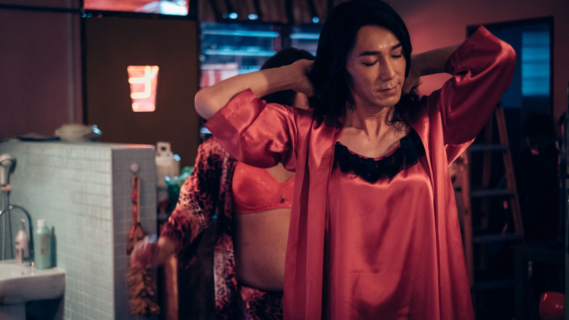 演出跨性别者的李李仁，在电影《Miss Andy迷失安狄》中的造型多变。（图：mm2提供）