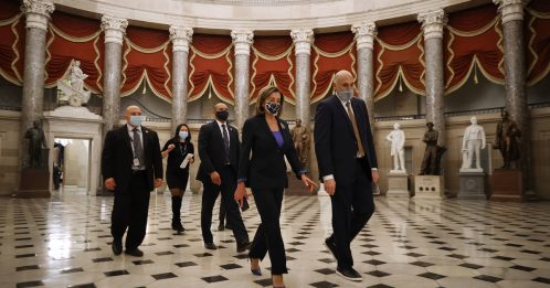 吁彭斯罢免特朗普 众议院通过决议促行动