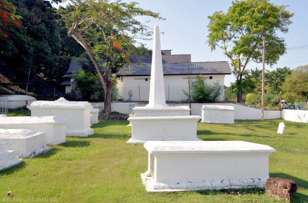 马六甲荷兰墓地误植为英国墓地。