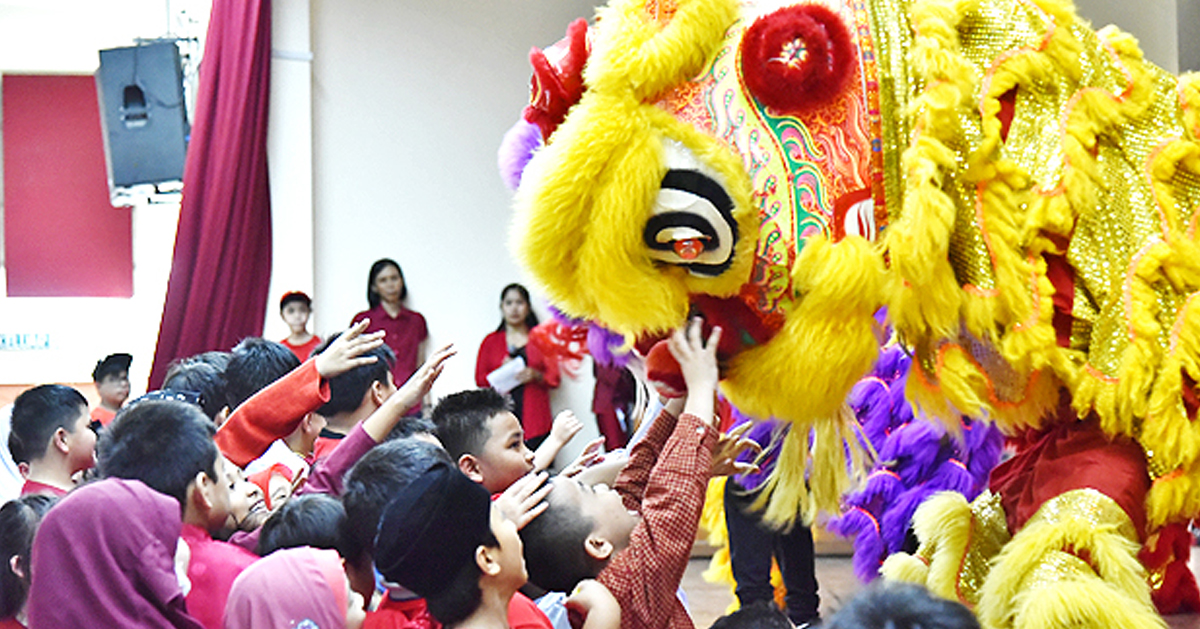 汶莱第二大城镇白拉奕，去年农历新年的舞狮表演活动。