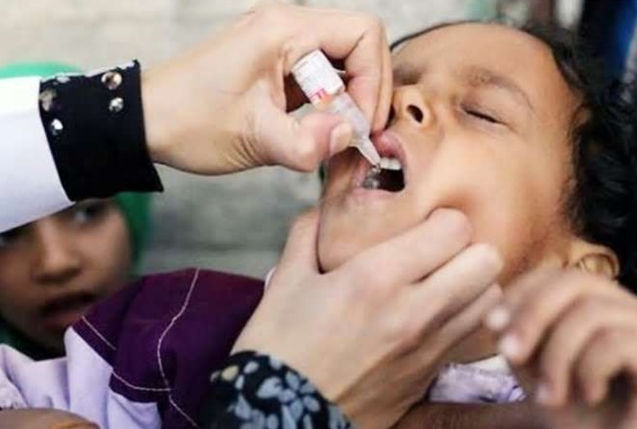 马哈拉施特拉州12儿童日前接种脊髓灰质炎疫苗时，却被滴入搓手液。（示意图）
