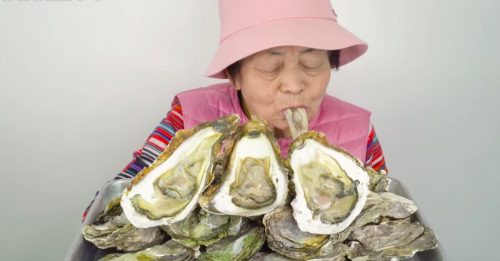 70岁吃播婆婆 挑战吃10公斤生蚝