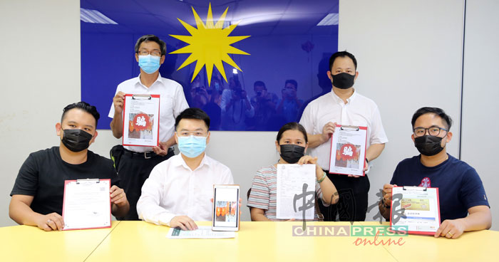 刘国南（前左2）与吴剑成（左起）、冯嘉玲及吴剑雄（右），黎旺文（后左起）及胡永勤，在记者会上发言及揭发骗案。