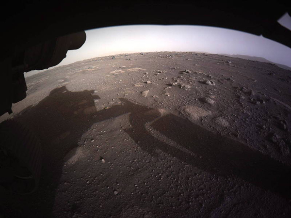 毅力号登陆火星后持续传回最新资讯。图为火星地表照。