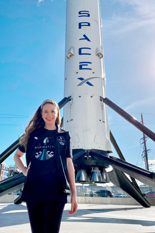 抗癌年轻女斗士亚希诺将加入由亿万富商艾萨克曼订下、SpaceX今年秋天首次私人太空飞行。