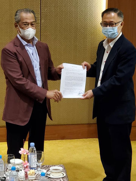 孙伟瑄和钟少云签署信函支持慕尤丁任相。
