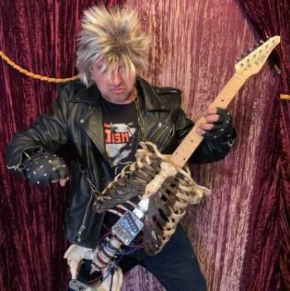 美国摇滚乐手用舅舅的遗骨制作成人骨吉他。