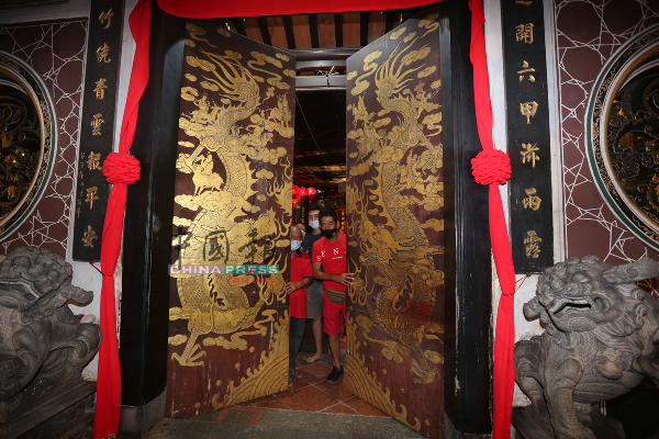青云亭在晚上11时，正式将大门关上。