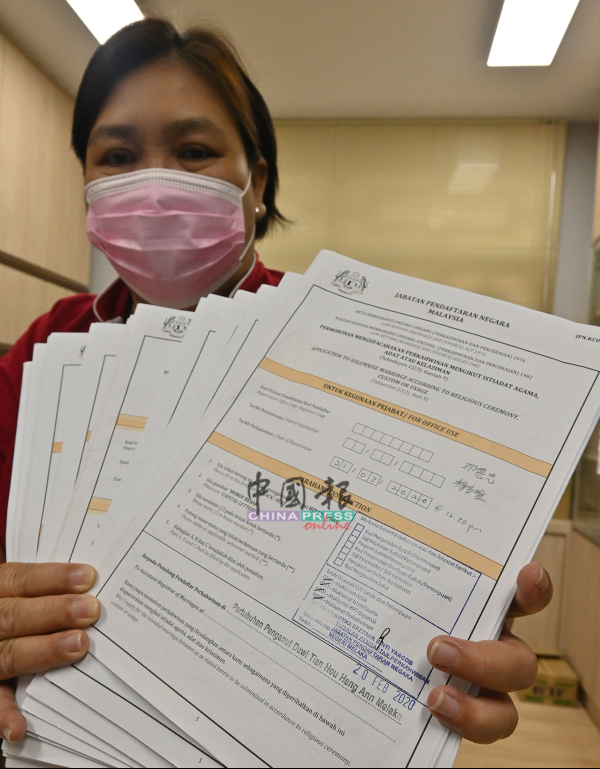 谢雪莲：因疫情影响，19对新人因身在新加坡，于去年的婚姻注册申请被迫取消。