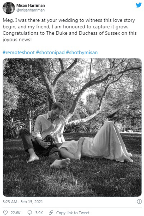 英国哈里王子和妻子梅根的摄影师朋友哈里曼15日在推特上公布一张照片，只见梅根躺在哈里王子大腿上，小腹已明显隆起，十分甜蜜。