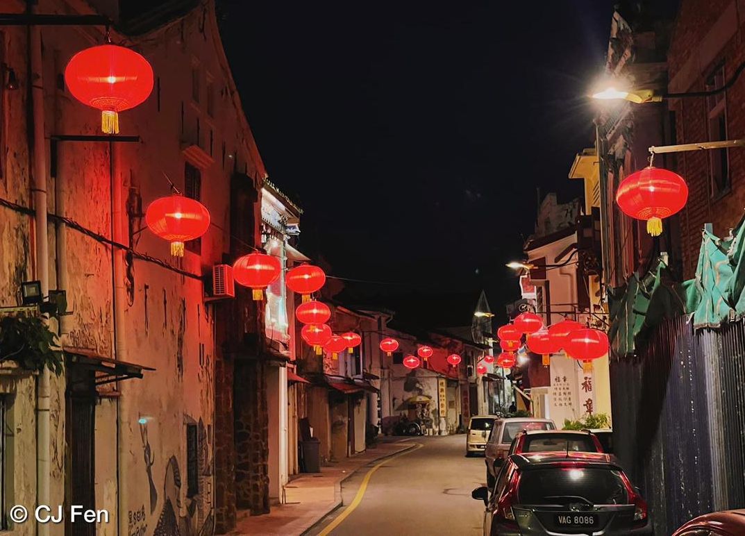 豆腐街每年都会挂上灯笼，今年也不例外，但是使用的是“复新灯笼”。