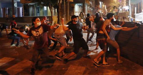政府防疫不力掀暴动 巴拉圭首都沦战场