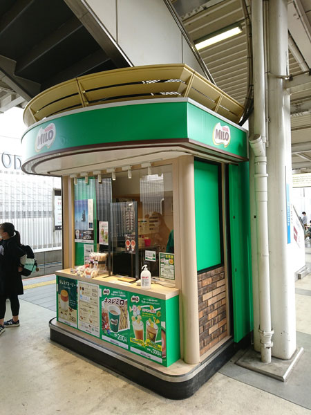 日本网友张贴东京町田火车站的“美禄冰”的摊子。