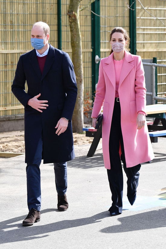 威廉王子和夫人凯特当地11日造访伦敦东部一所学校。（法新社）
